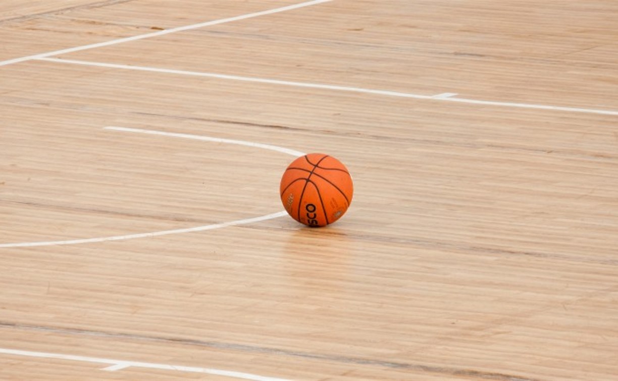 Шесть команд играют в юниорском первенстве Сахалинской области по баскетболу