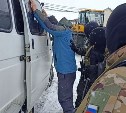 Оптовку на Украинской в Южно-Сахалинске проверили бойцы ОМОН, но нелегалов не нашли