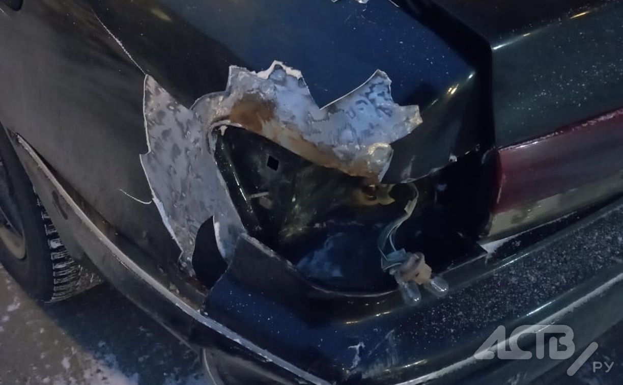 Сахалинка разыскивает водителя, который разбил её автомобиль