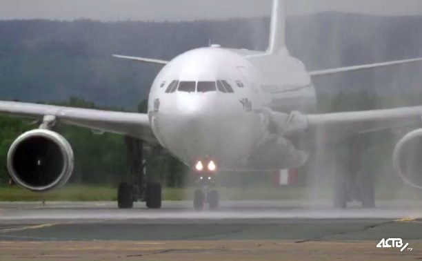 В аэропорту Южно-Сахалинска приземлился первый чартерный самолёт с туристами