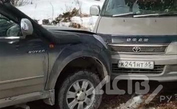 Автомобили без водителей столкнулись на юге Сахалина