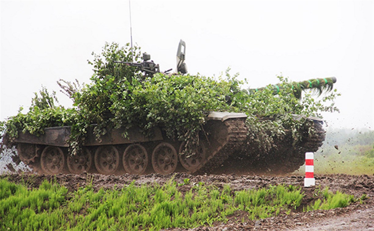 Новые тактические приемы осваивают сахалинские танкисты