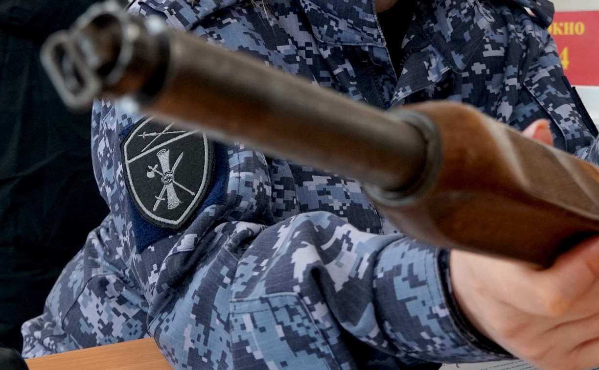 Пистолет и 6 охотничьих ружей изъяли росгвардейцы у сахалинцев и курильчан без медосвидетельствования 