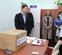 Более 10 тысяч медицинских масок передали в Корсаковские школы