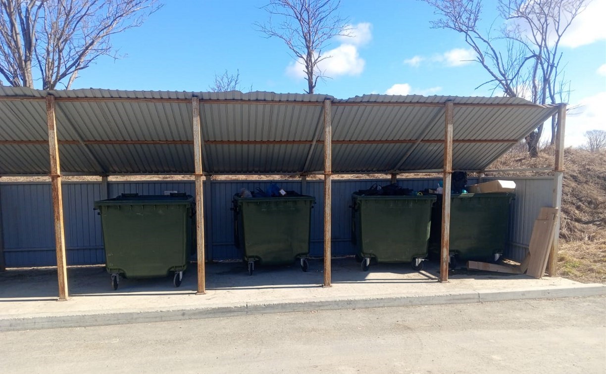 В Сахалинской области ускорят замену 3 тысяч старых мусорных баков на евроконтейнеры