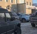 "Будь добр, набери": сахалинец просит отозваться автомобилиста, повредившего кузов его "Джимника"