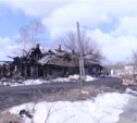 В Южно-Сахалинске многодетные семьи так и живут в уцелевшей после пожара квартире (ФОТО)