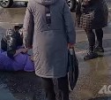 Момент наезда внедорожника на девочку в Охе попал на видео