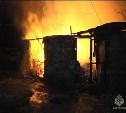 Десять сотрудников МЧС тушили пожар в Корсакове 