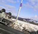 УАЗ перевернулся при столкновении с Toyota Allex в Южно-Сахалинске