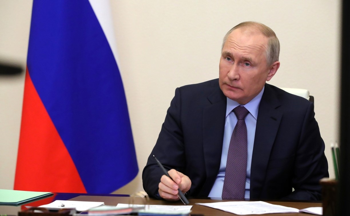 Путин поручил перенаправить потоки нефти и газа с Запада на перспективные рынки Юга и Востока