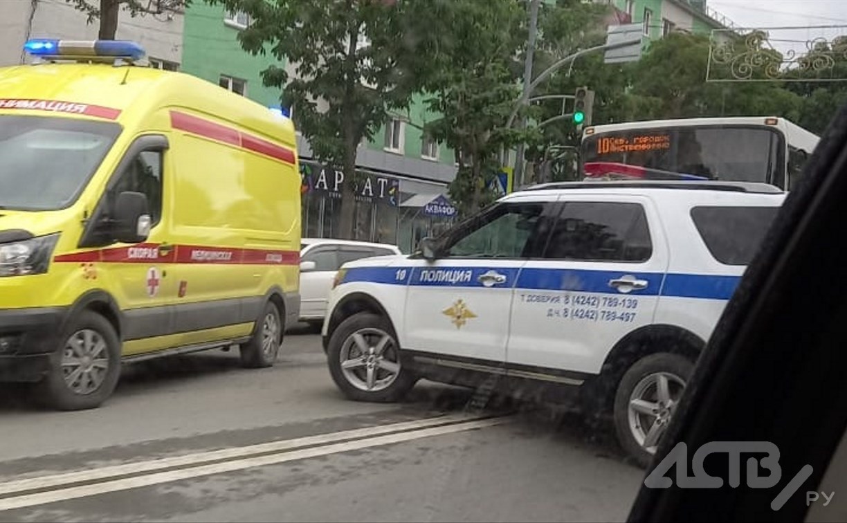 Девушку сбили возле областной библиотеки в Южно-Сахалинске | 12.07.2022 |  Южно-Сахалинск - БезФормата