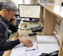 Сковороду, автомобильную покрышку и рабочую спецодежду достали из канализации сахалинские коммунальщики