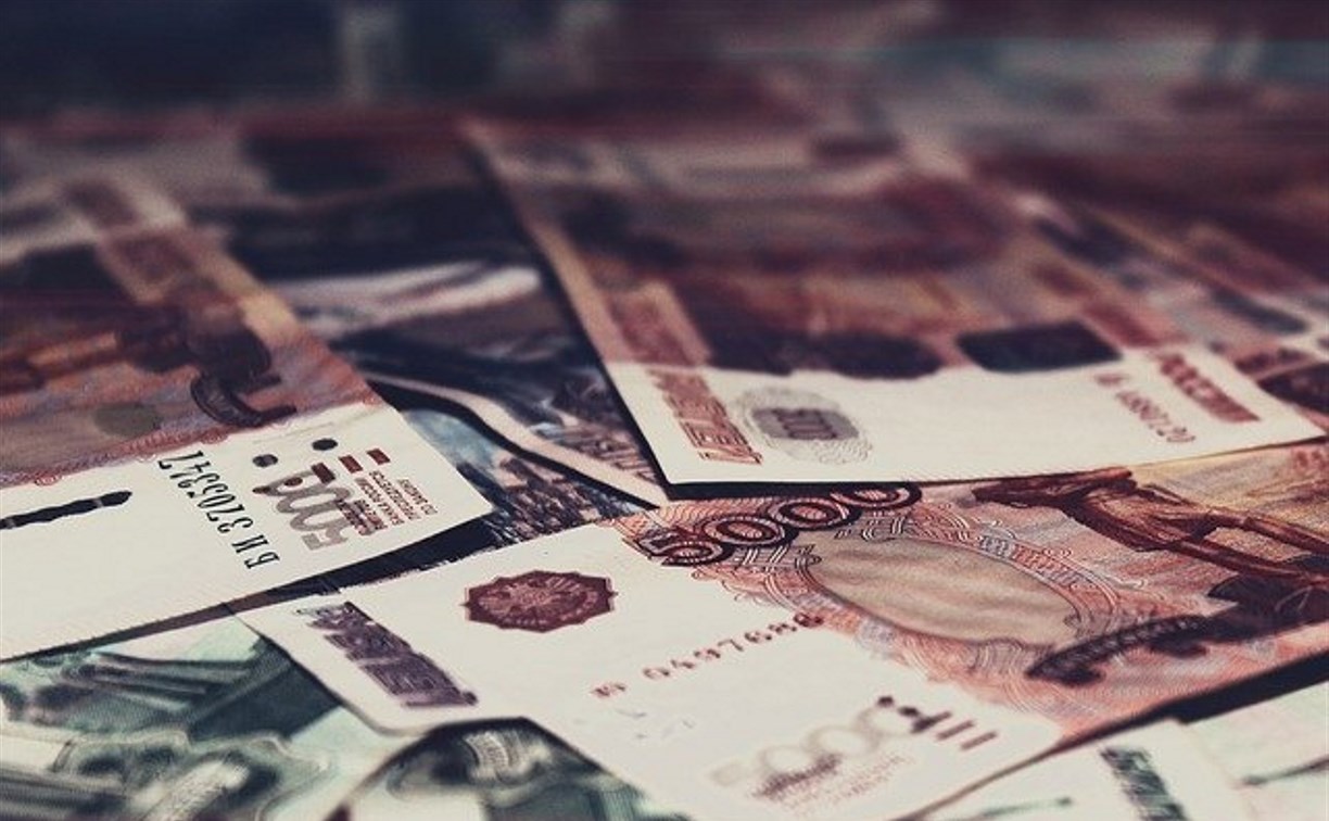 Глава транспортной компании в Южно-Сахалинске оплачивал штрафы бюджетными деньгами