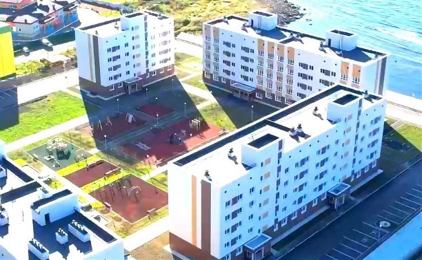 92 семьи переехали из аварийного жилья в новые квартиры в Невельске