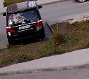 "О штрафах не слышали?": сахалинец выбросил автомобильные шины в мусорку и попал на видео