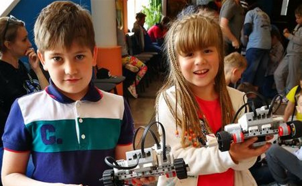 Бои роботов-сумоистов устроили школьники в Южно-Сахалинске