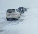 "Грелись в похоронном автобусе": пассажиры до Синегорска оказались на трассе в метель 