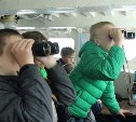 На борт пограничного сторожевого корабля поднялись юные сахалинцы