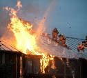 В Корсакове загорелся частный дом