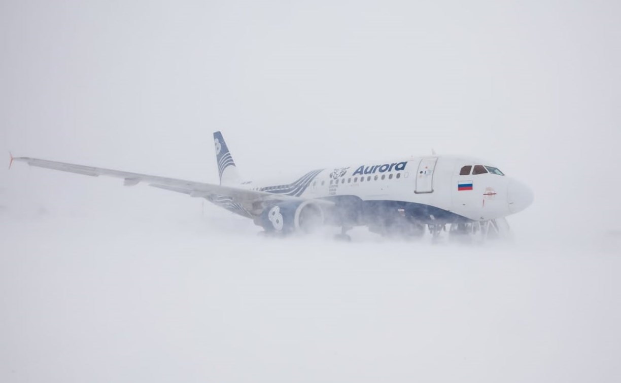 Аэропорт Южно-Сахалинска открылся: на задержанных рейсах накопилось более 5000 пассажиров