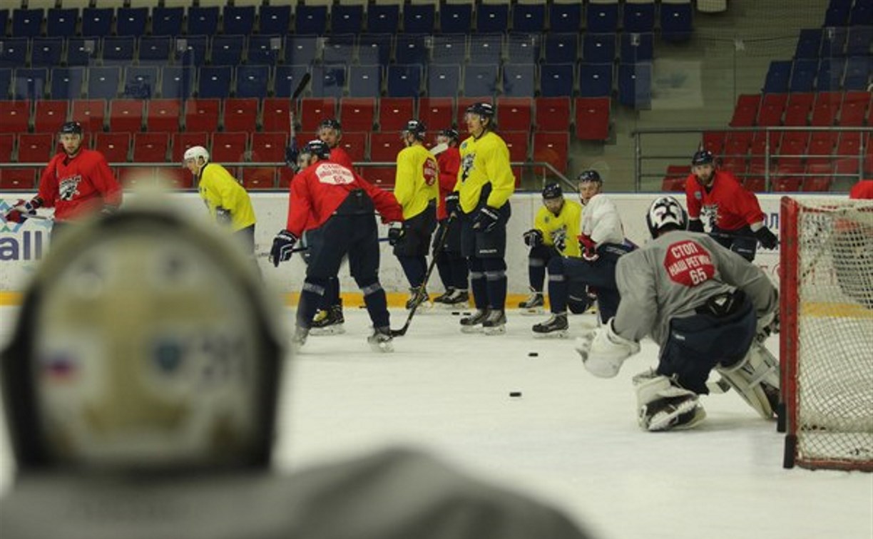 Хоккеисты "Сахалина" начали подготовку к играм плей-офф кубка АХЛ