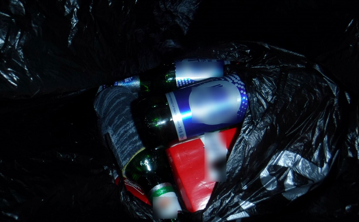 Сахалинские таможенники обнаружили в тайнике на судне более 50 литров импортного алкоголя