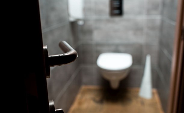 Поход в общественный туалет на Сахалине внезапно подорожал на 18,9%