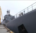 Большой десантный корабль «Ослябя» пришвартовался в корсаковском порту (ВИДЕО)