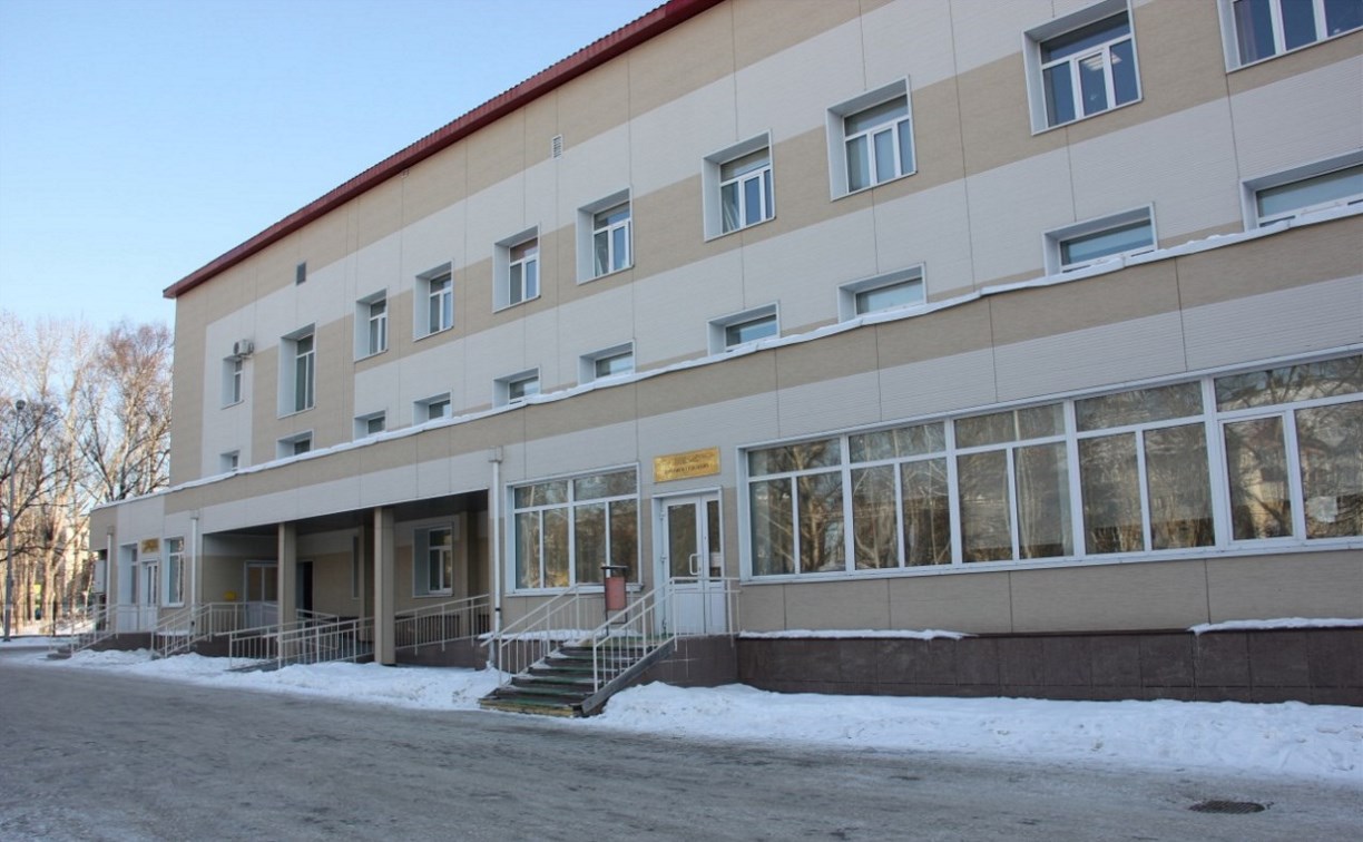 Шесть детей с отравлением хлором привезли в сахалинскую областную больницу