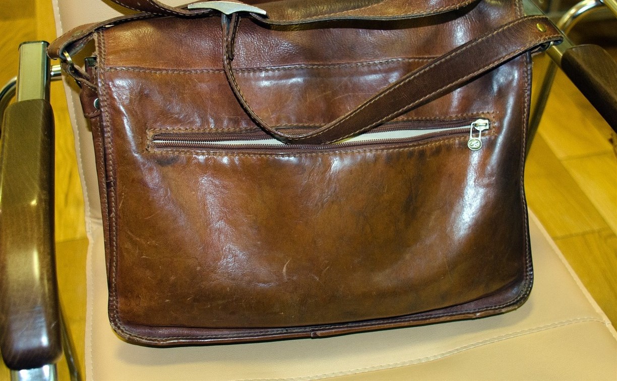 Сахалинец украл кошелёк из оставленной на стуле в кафе сумки