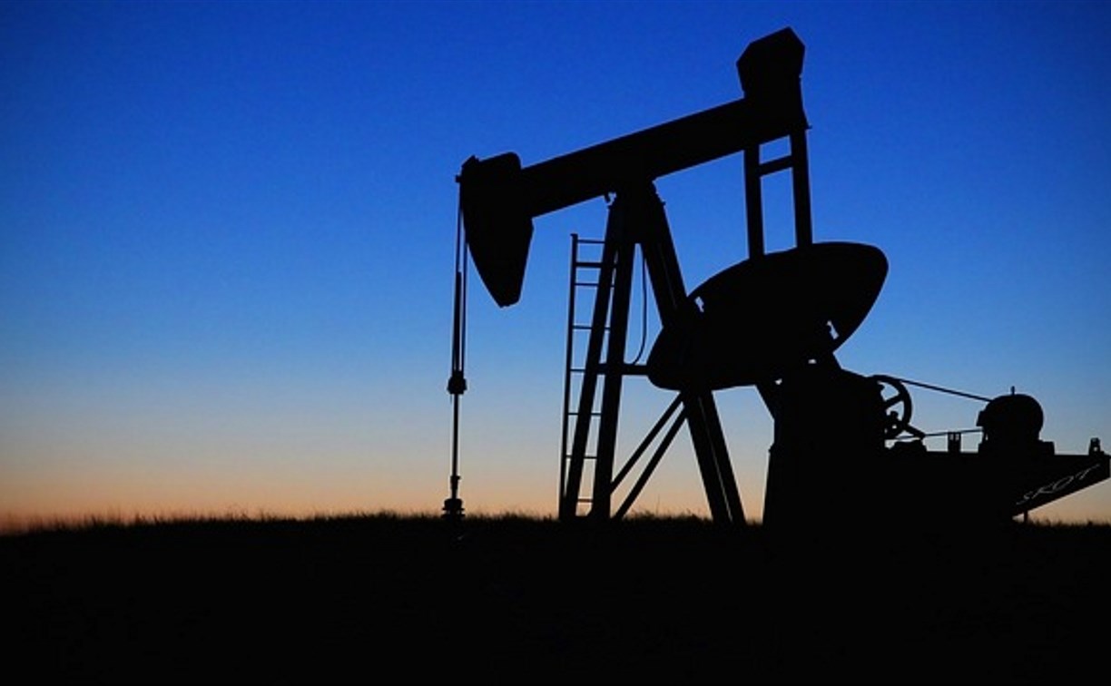 Нефтепромыслы останавливают на севере Сахалина 