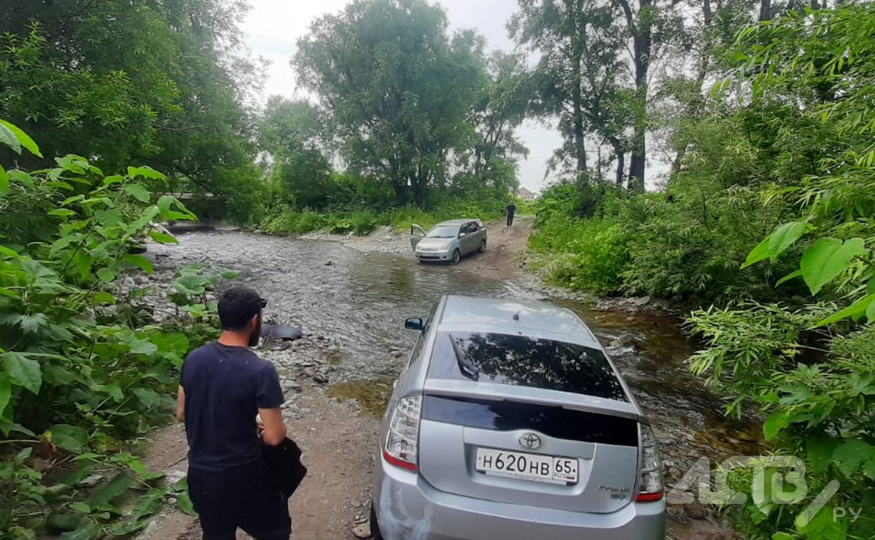 На реке Колке в Южно-Сахалинске замечена автомойка на 