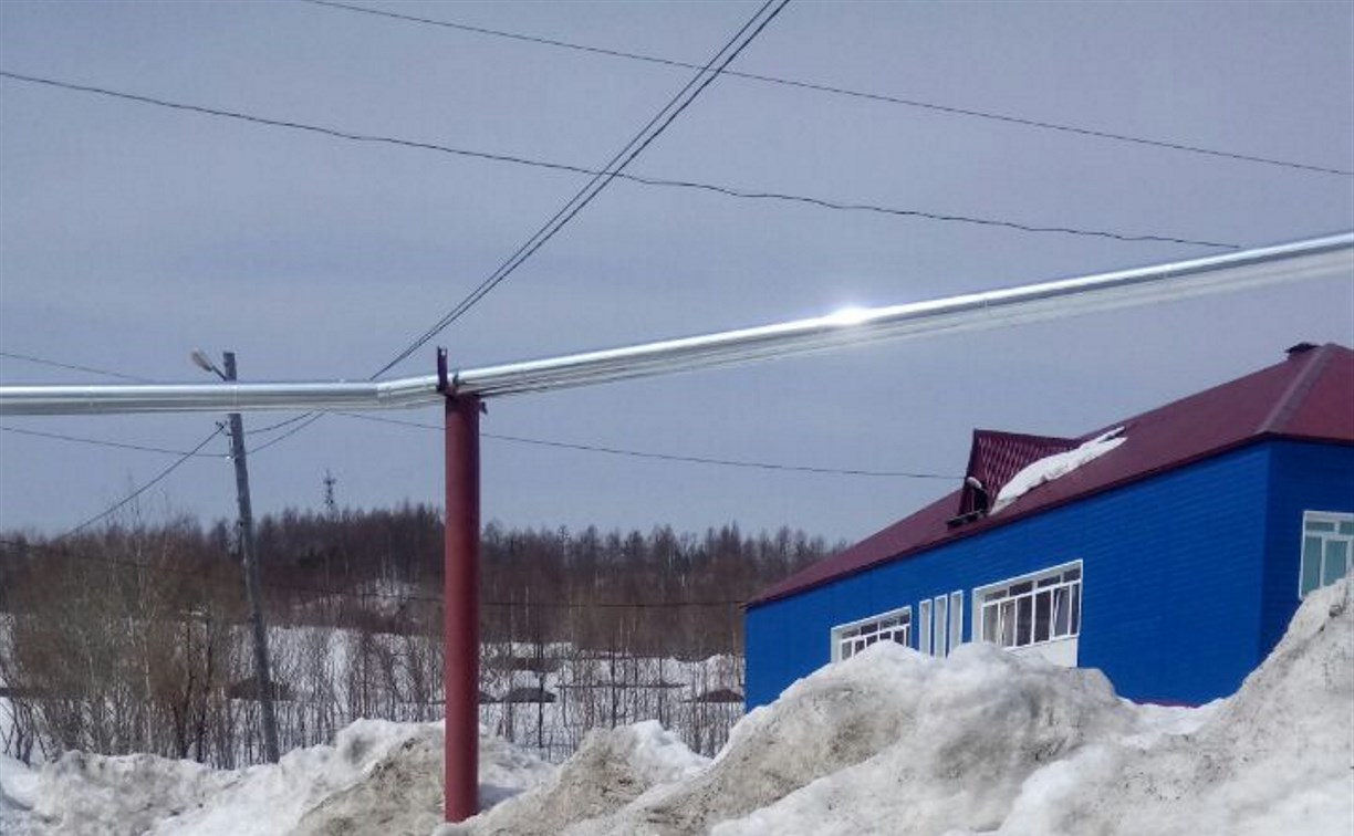 В двух селах Долинского района дороги завалило "снежной кашей"