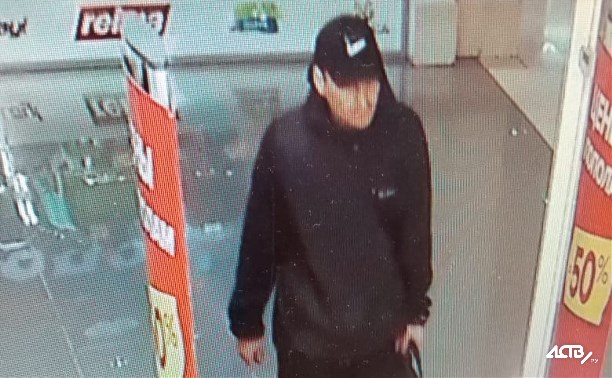 Подозреваемого в краже в одном из магазинов разыскивают в Южно-Сахалинске