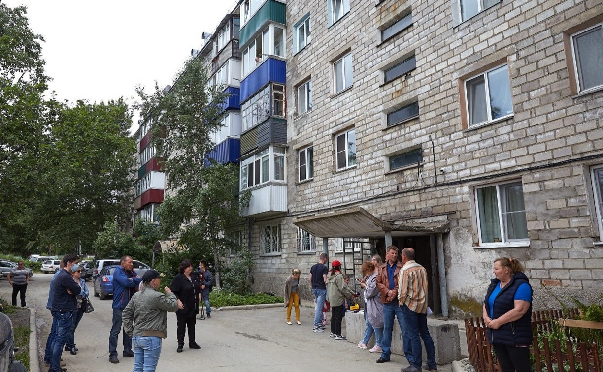 В Южно-Сахалинске по просьбам жителей отремонтируют фасад жилого дома