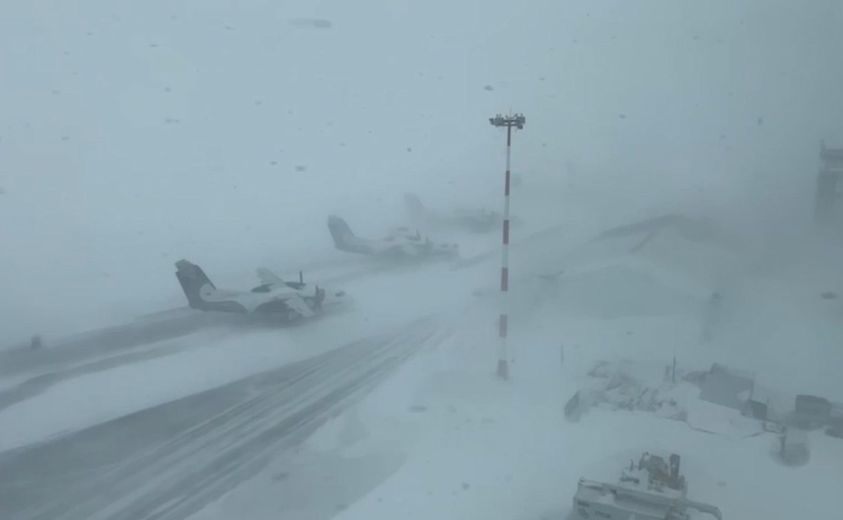 Аэродром Южно-Сахалинска закрыли до утра 26 января