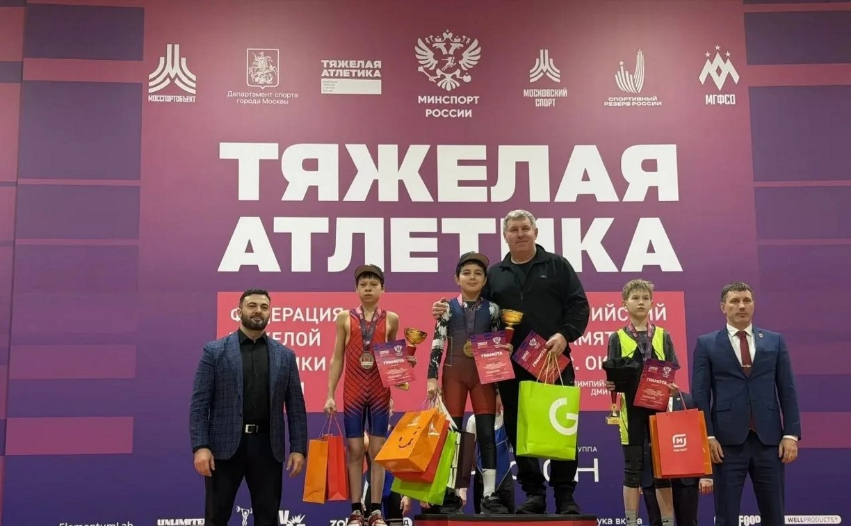 Тяжелоатлеты с Сахалина привезли две медали с всероссийского турнира