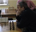 В чемпионате Южно-Сахалинска по классическим шахматам среди мужчин воцарилось троевластие 