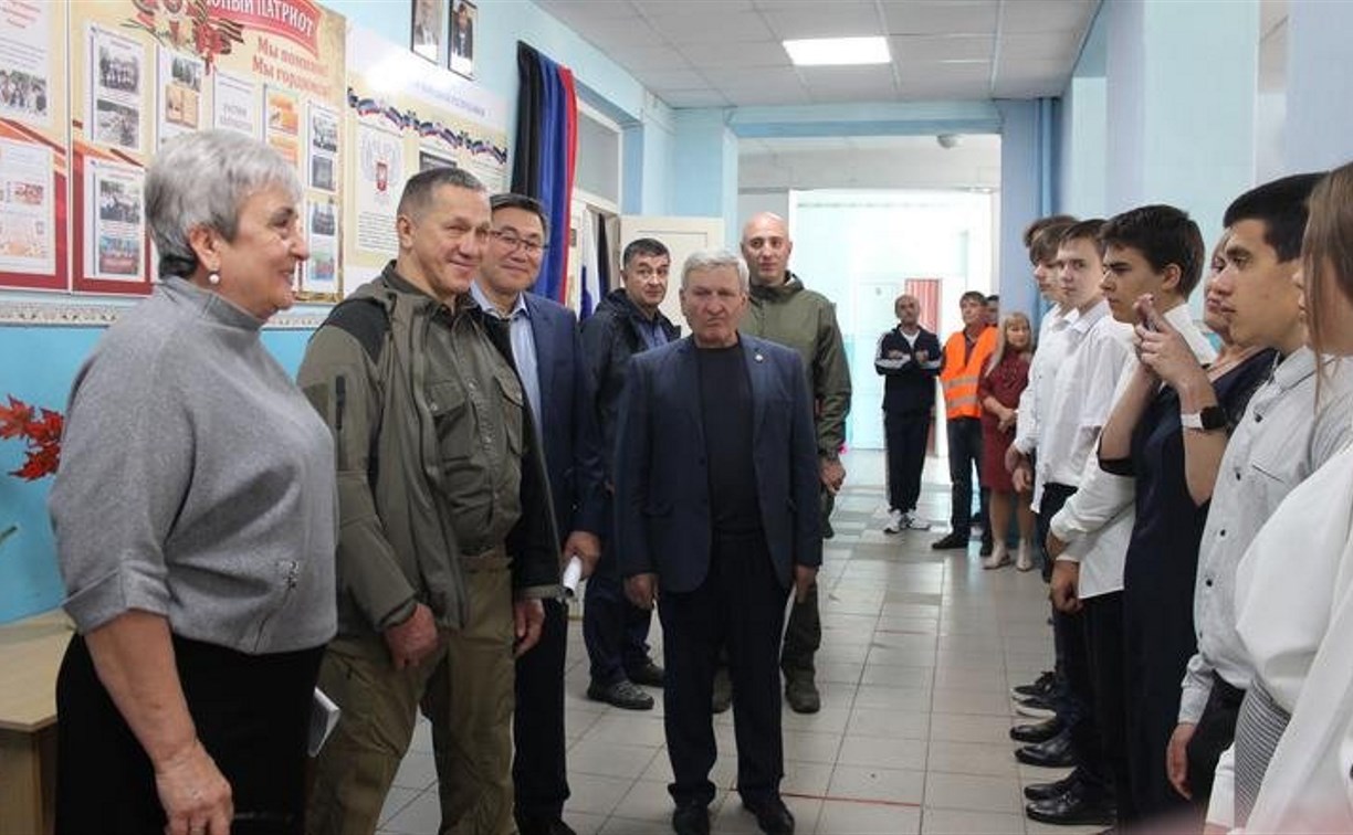 Сахалин подарит Шахтёрску в ДНР многофункциональный трактор и аварийно-ремонтную мастерскую