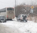 В Углезаводске легковушка врезалась в пассажирский автобус