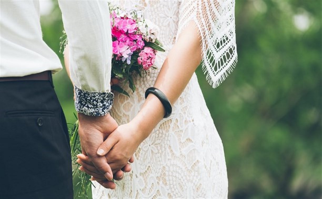 За десять месяцев на Сахалине и Курилах зарегистрировали брак 2793 пары