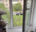 Из больницы в Южно-Сахалинске выписали детей, которые выпали из окна третьего этажа