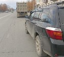 Очевидцев столкновения грузовика и кроссовера ищут в Южно-Сахалинске