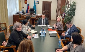 Политика и экономика
