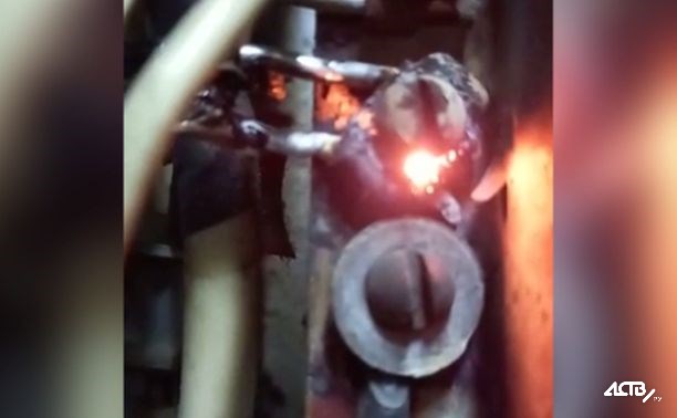 "Это бомба замедленного действия": провода в южно-сахалинском доме раскалились докрасна