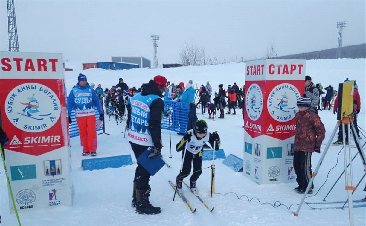 Сахалинские школьники посоревновались в лыжных гонках