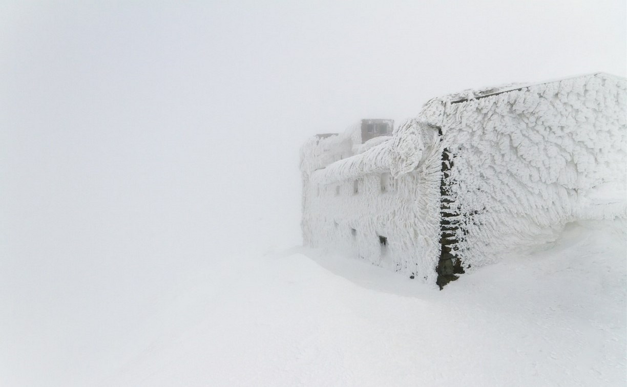 Метель на Сахалине и штормовой ветер на Курилах спрогнозировали синоптики