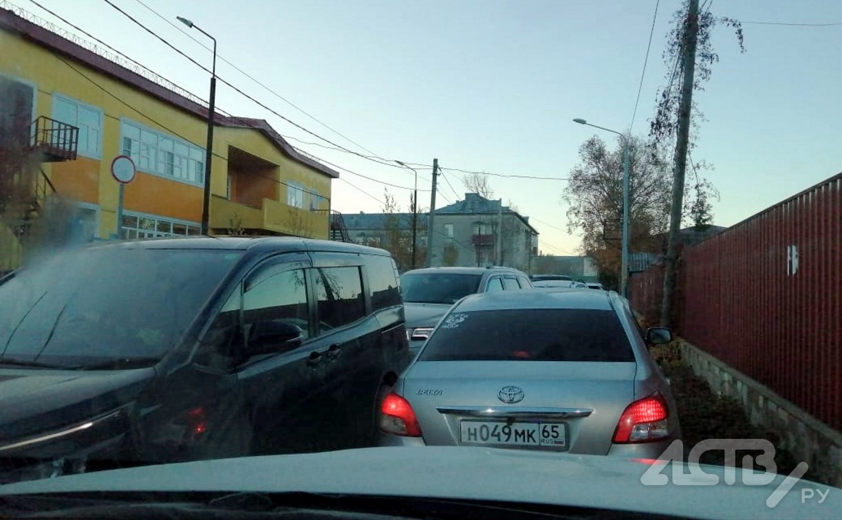 "Складываем зеркала": из-за перекрытия Комсомольской в Южно-Сахалинске коллапс случился на Садовой