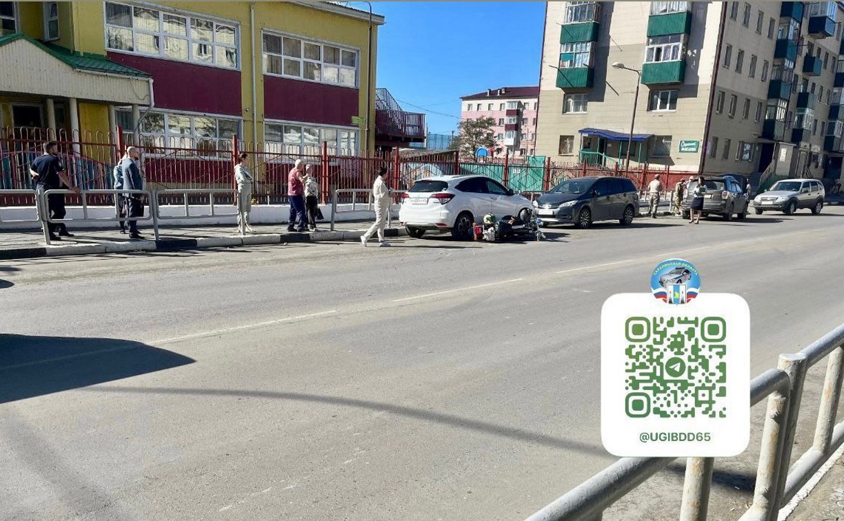 Мотоциклист пошёл на обгон и врезался в автомобиль на Сахалине Мотоциклист пошёл на обгон и врезался в автомобиль на Сахалине